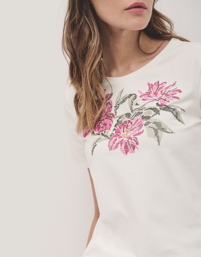 Of-white cotton top with embroidered raspberry flowers