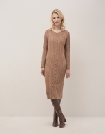 Camel rib knited midi dres with cable pattern