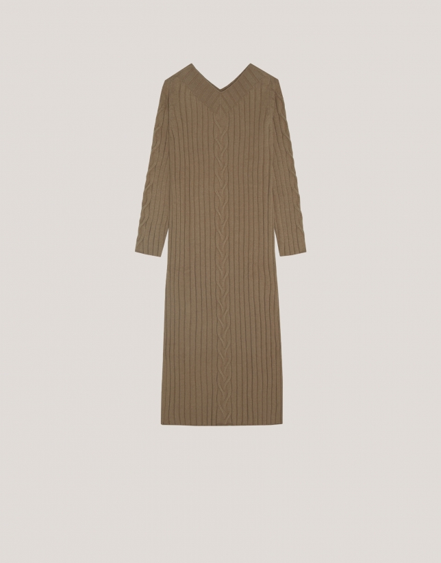 Camel rib knited midi dres with cable pattern