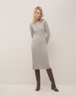 Grey rib knited midi dres with cable pattern