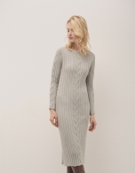 Grey rib knited midi dres with cable pattern