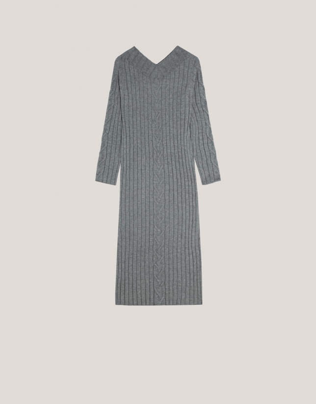 Grey rib knited midi dres with cable pattern