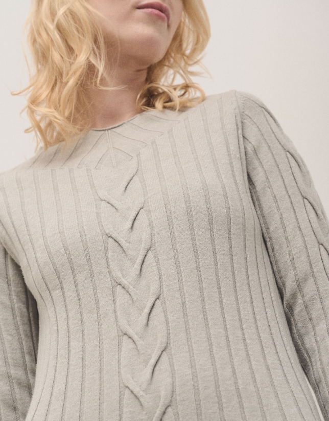 Grey rib knited midi dres with cable pattern