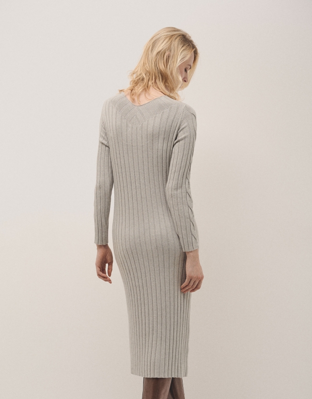 Grey rib knited midi dres with cable pattern