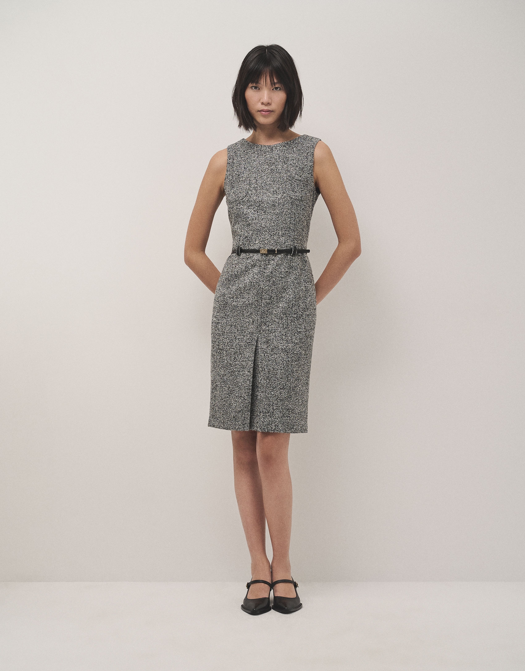 Sleeveless straight dress in black and grey partrich eye