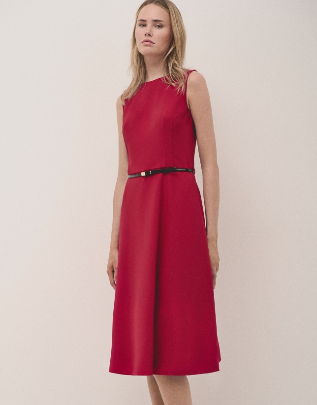 Vestido midi sin mangas en crepé rojo