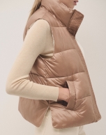 Camel quilted vest with ecru lining