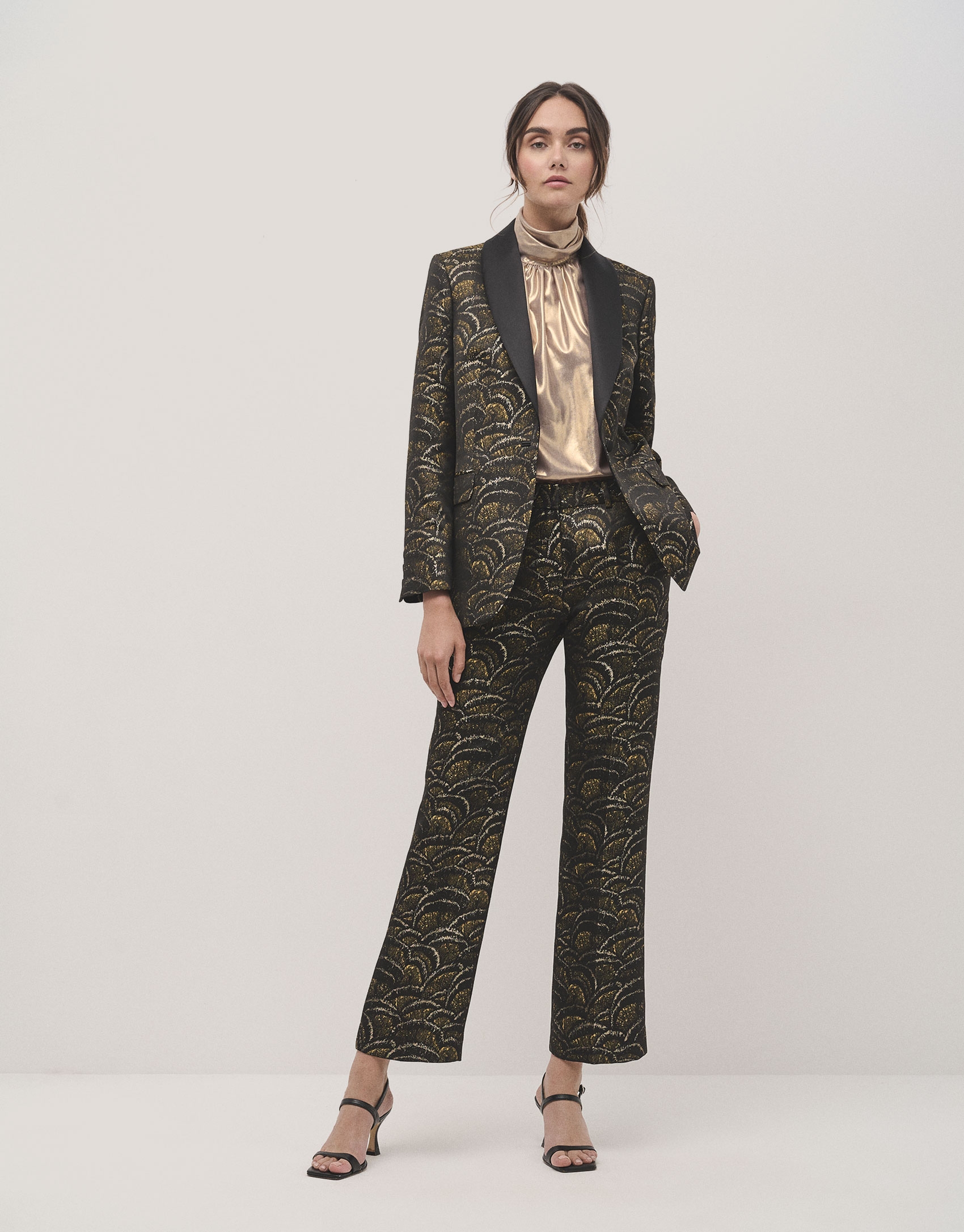 Golden wave jacquard tuxedo jacket with one button