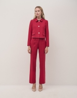 Short red crepe jacket with pockets on waist