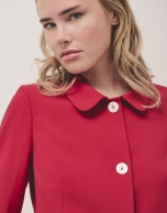 Short red crepe jacket with pockets on waist