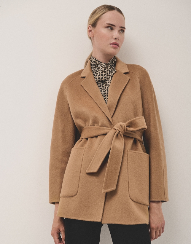 Short camel double-faced coat with belt