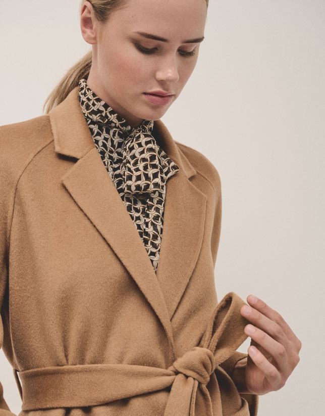 Short camel double-faced coat with belt