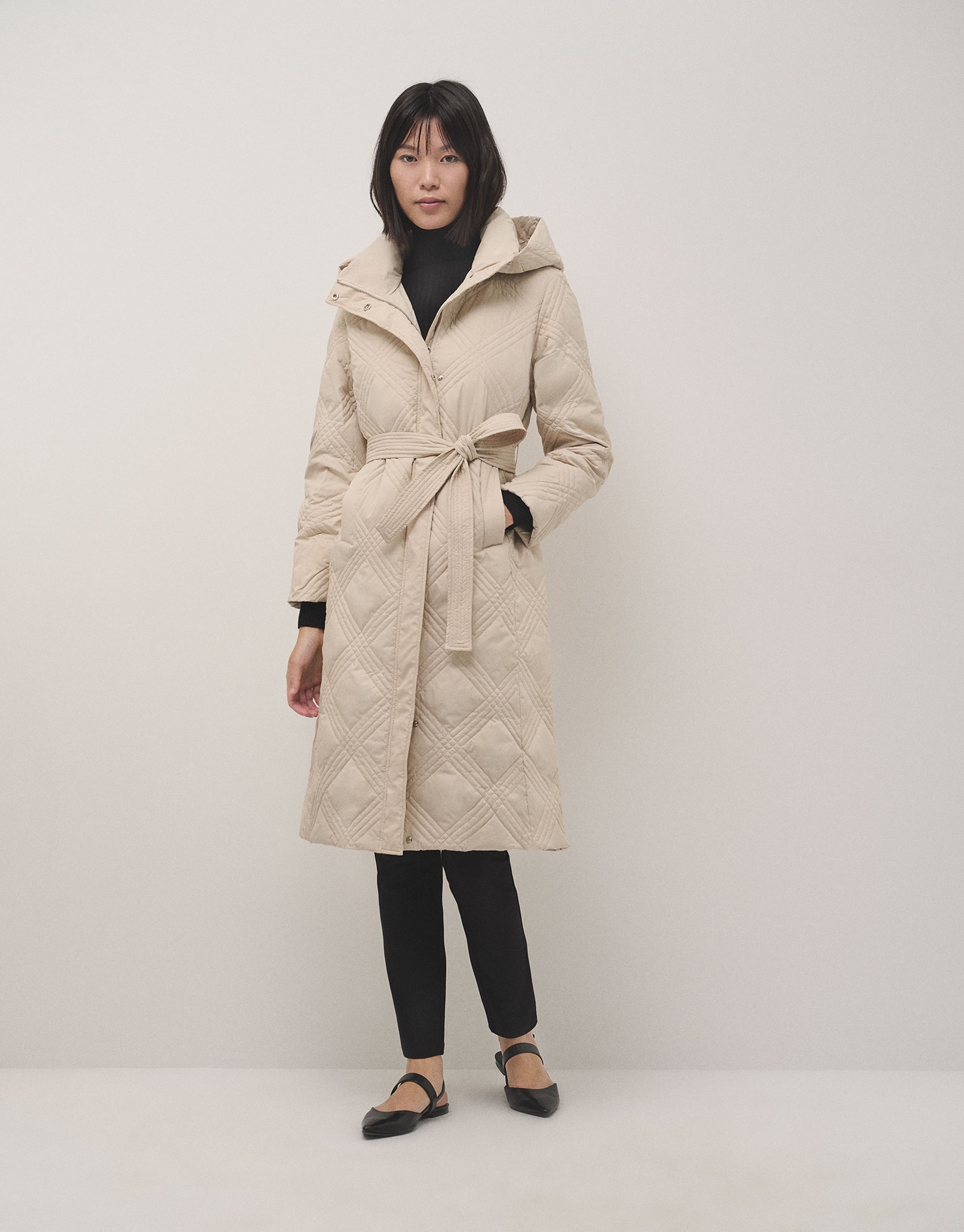 Long beige diamond quilted coat 