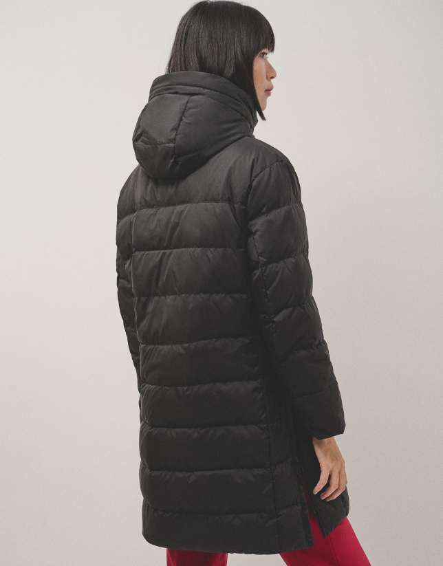 Long black quilted coat with beige interior