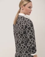 Chaqueta corta jacquard punto estrellas negro y gris