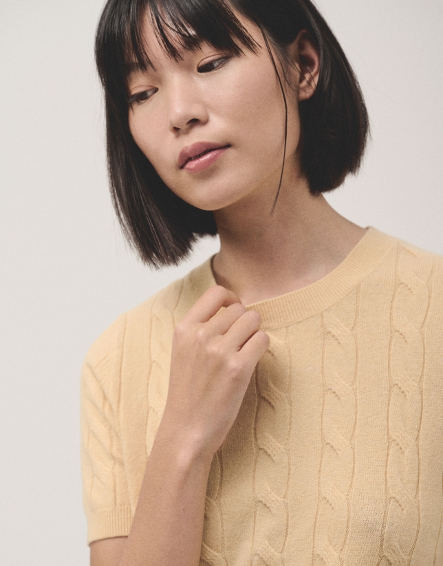 Yellow short sleeves T-shirt in woollen cable-stiched and stripes knit.