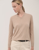 Camel V-neckline jumper in wool and silk