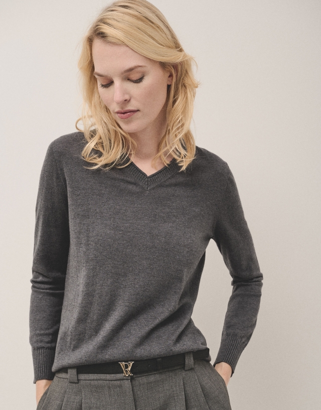 Dark grey V-neckline jumper in wool and silk