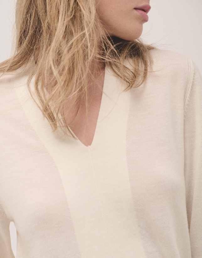 Ecru V-neckline jumper in fine wool 