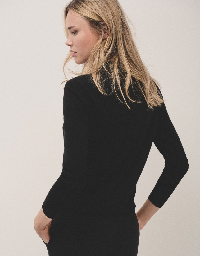 Black V-neckline jumper in fine wool 