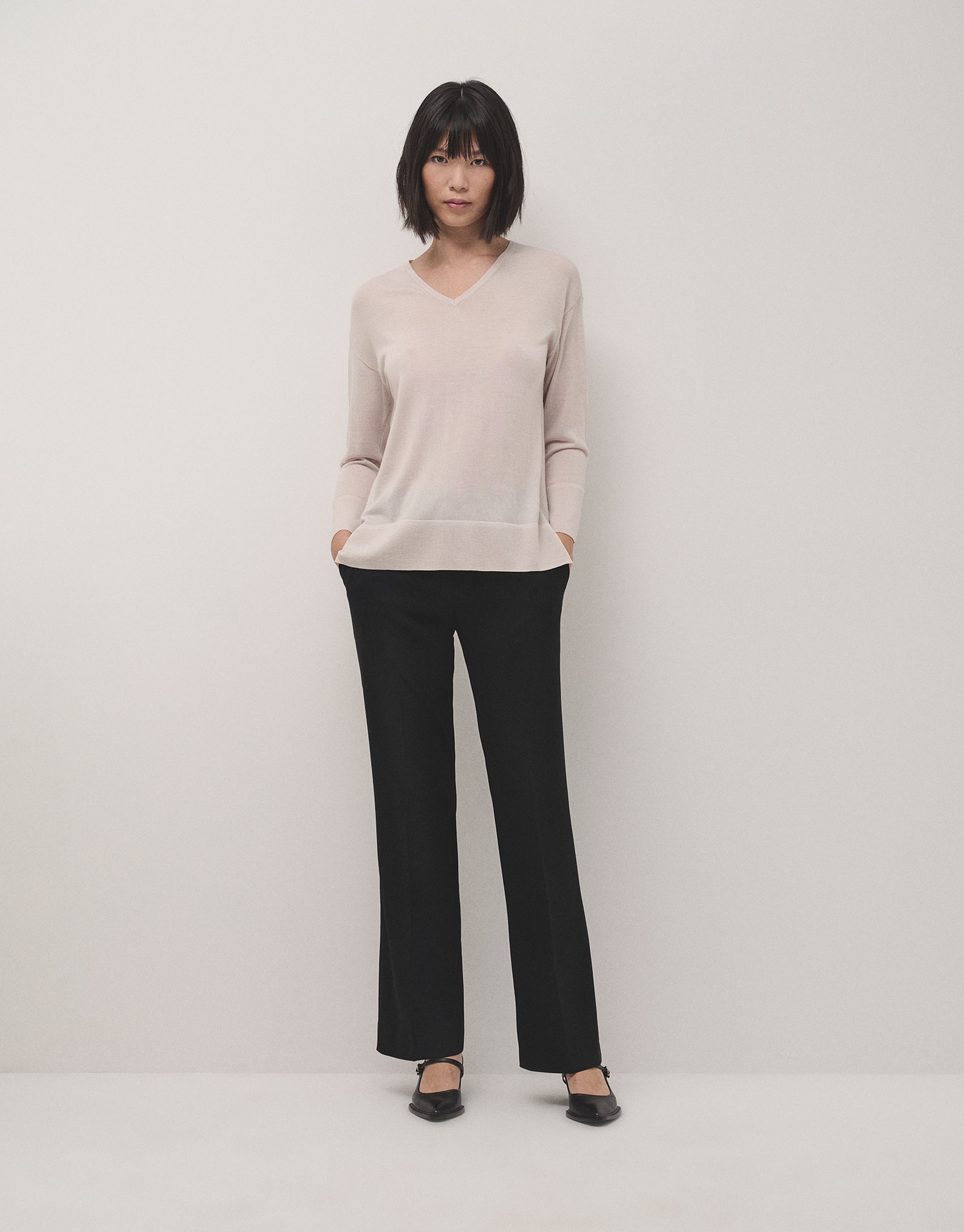 V-neckline oversize jumper in ecru fine wool