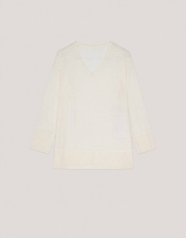 V-neckline oversize jumper in ecru fine wool