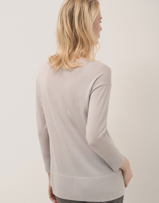 V-neckline oversize jumper in grey fine wool