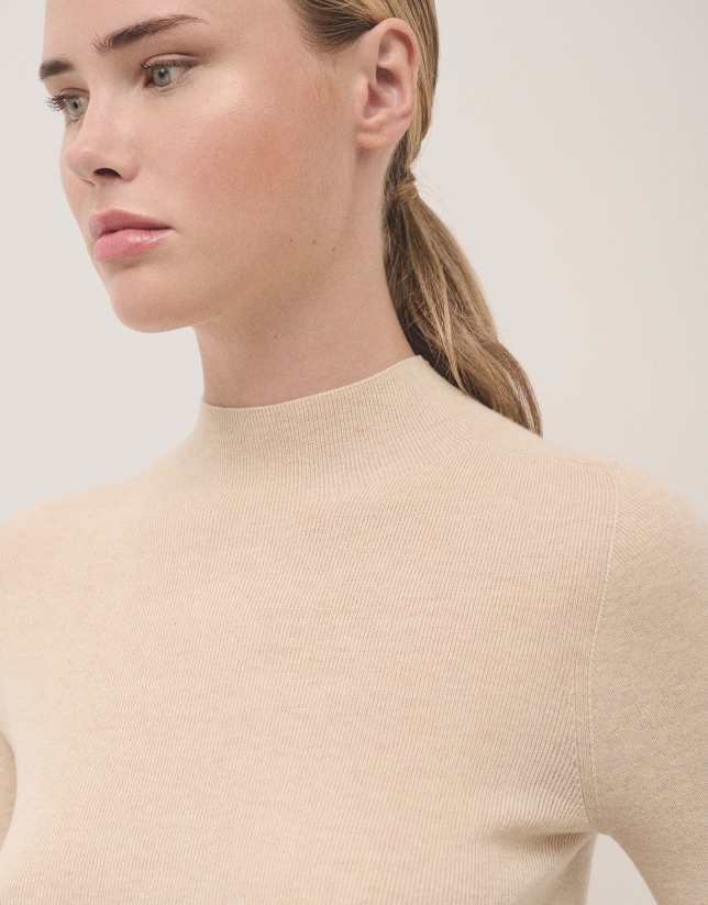 Ecru wool and silk rib knitted jumper with turtleneck