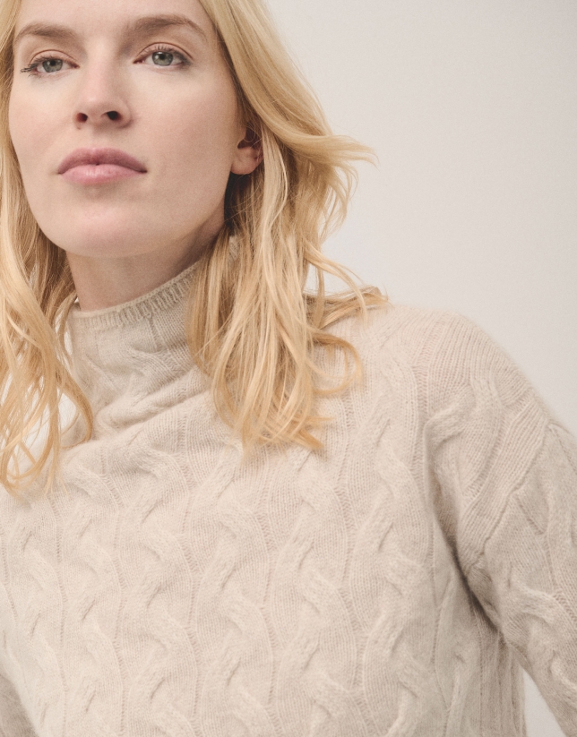 Turtleneck jumper in beige cashmere