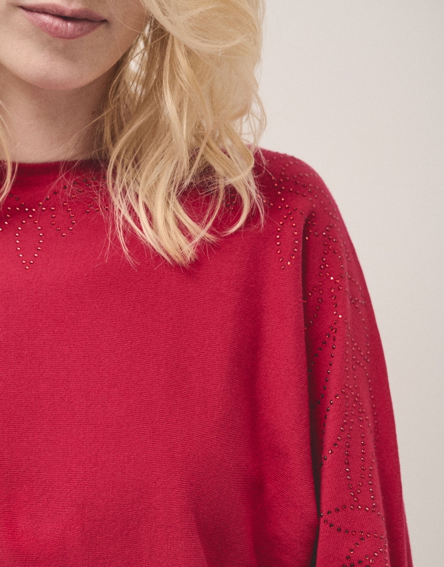 Red knit sweater with strass on shoulders