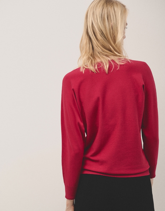 Red knit sweater with strass on shoulders