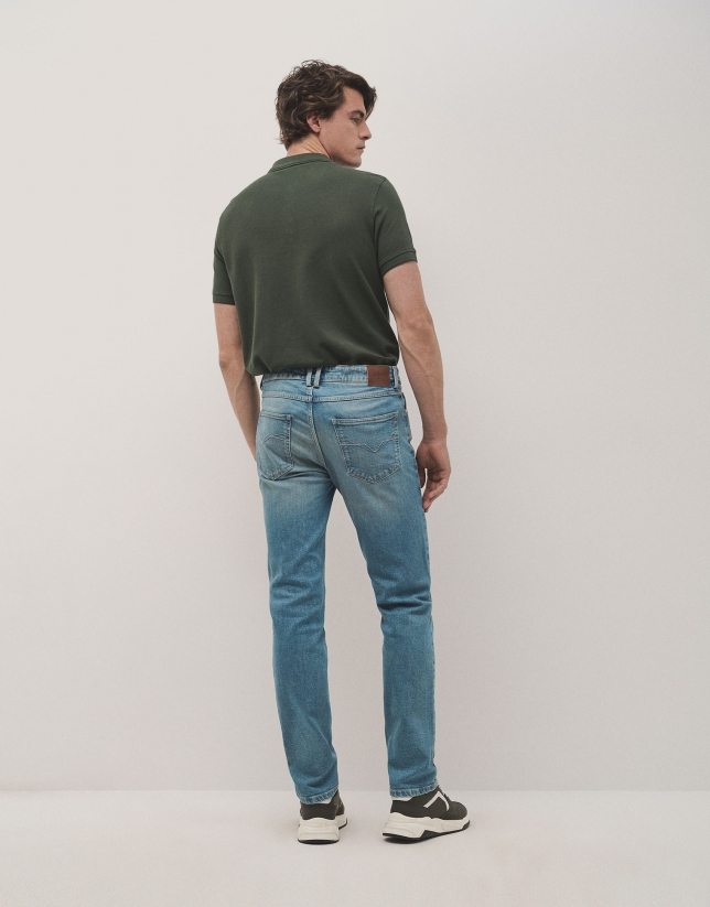 Pantalón denim hombre regular azul claro