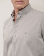 Camisa sport regular oxford gris