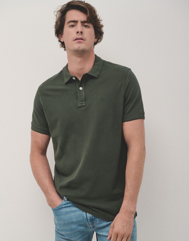 Dyed khaki green short sleeved polo shirt