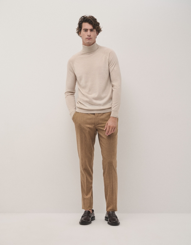 Sand-coloured wool turtle neck sweater