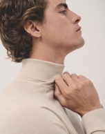 Sand-coloured wool turtle neck sweater