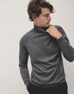 Grey melange wool turtle neck sweater