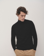 Black wool turtle neck sweater