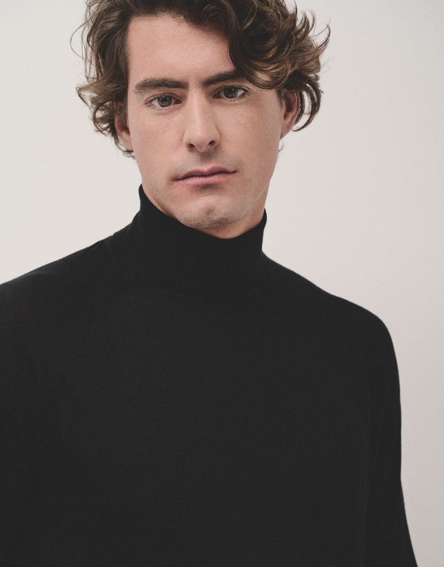 Black wool turtle neck sweater