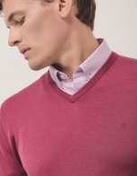 Plum wool sweater with V-neck 