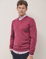 Plum wool sweater with V-neck 