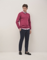 Plum wool sweater with V-neck 