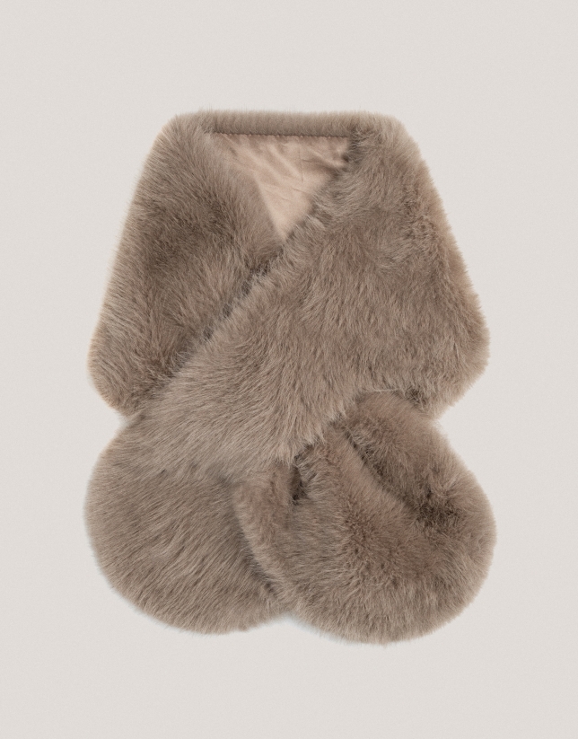 Brown crossover, fur-effect scarf 