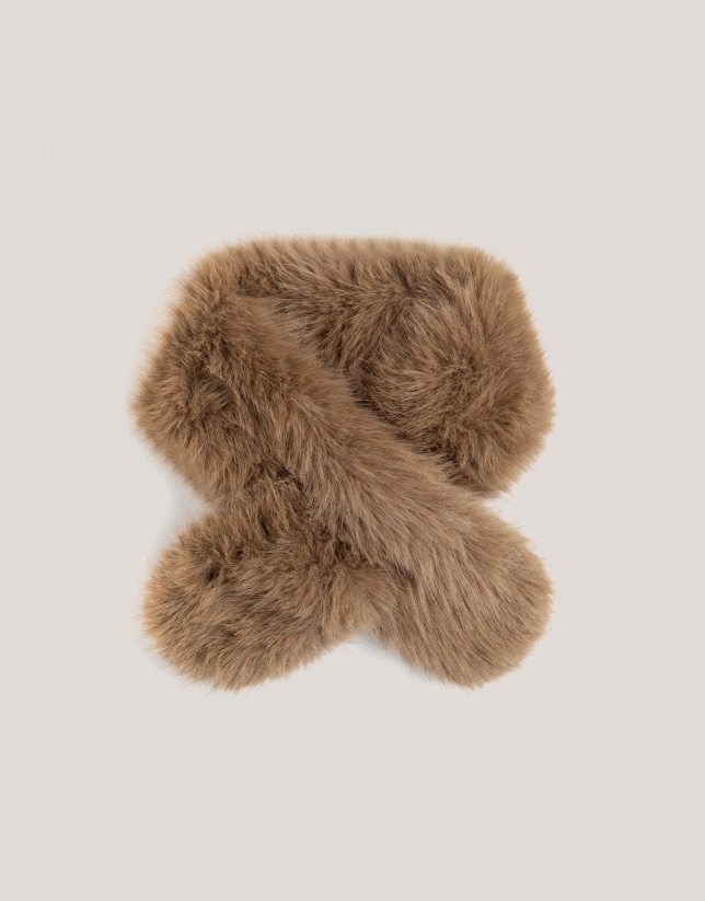 Short beige fur effect scarf