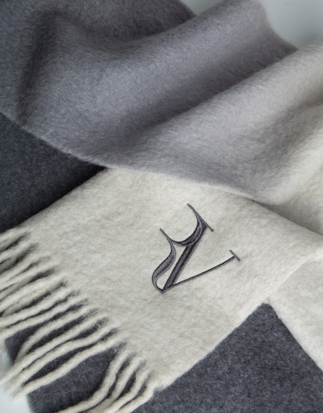 Faded gray wool and alpaca scarf with RV logo