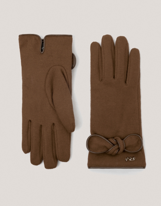 Brown wool gloves with a bow