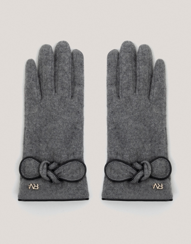 Gray wool gloves with a bow