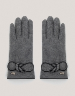 Gray wool gloves with a bow