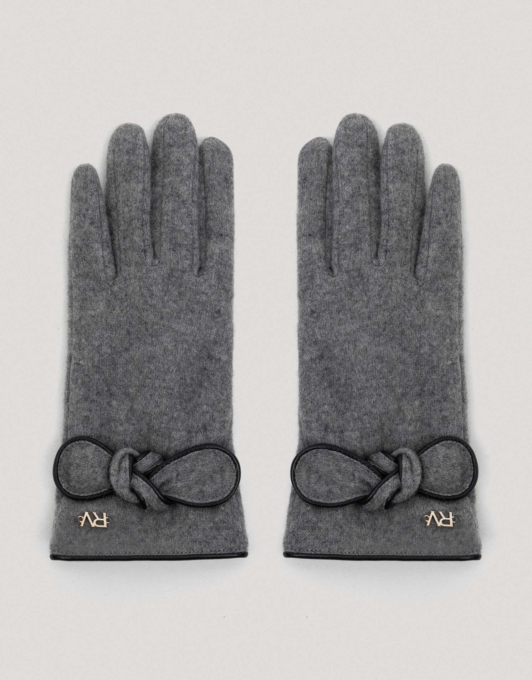 Gray wool gloves with a bow