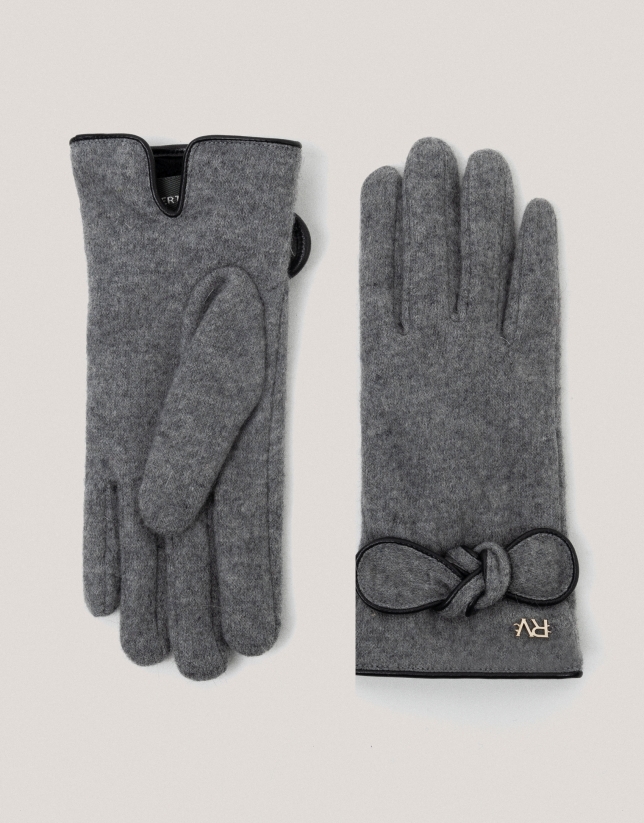 Gray wool gloves with a bow